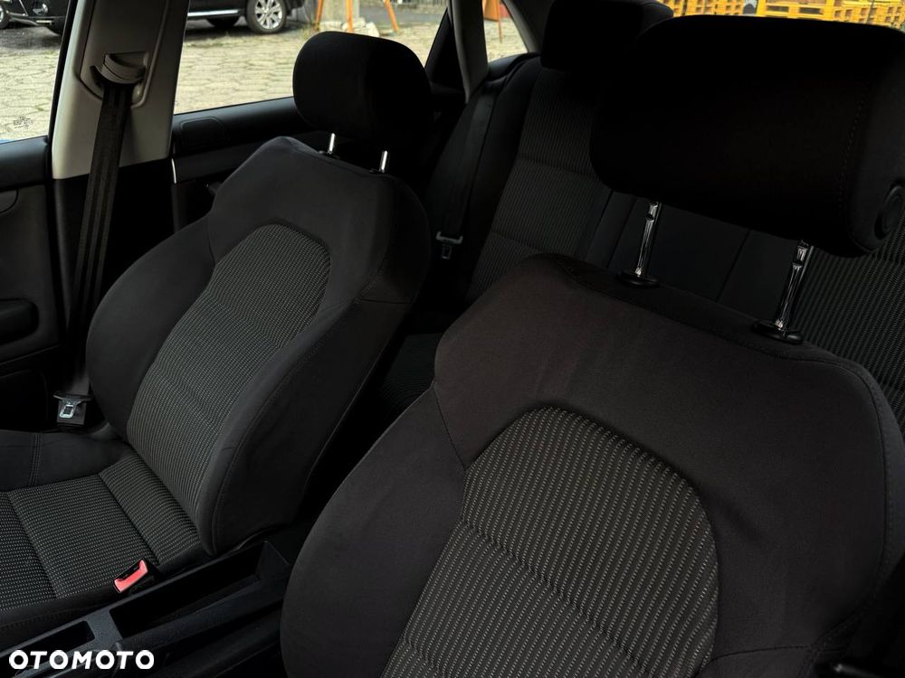 Audi A4 Limousine - 16
