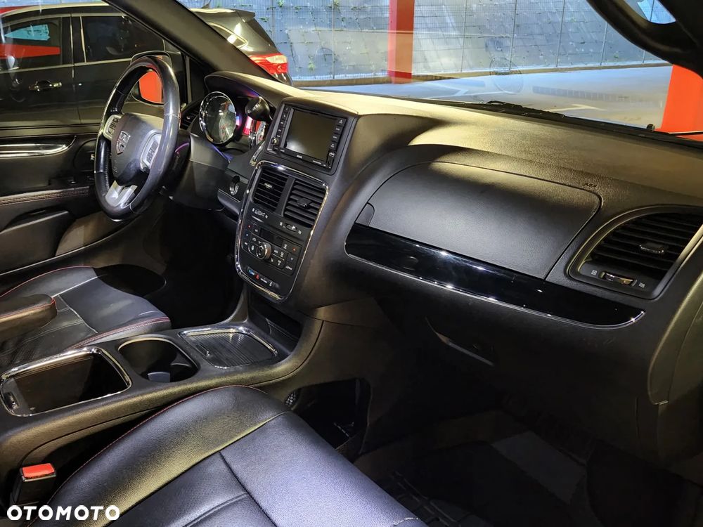Dodge Grand Caravan 3.6 R/T - 10