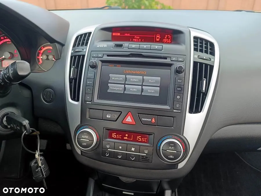 Kia Ceed 1.4 CVVT SW Dream-Team Edition - 22