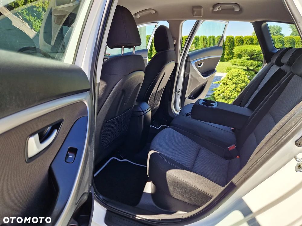 Hyundai i30 blue 1.4 YES Silver - 27