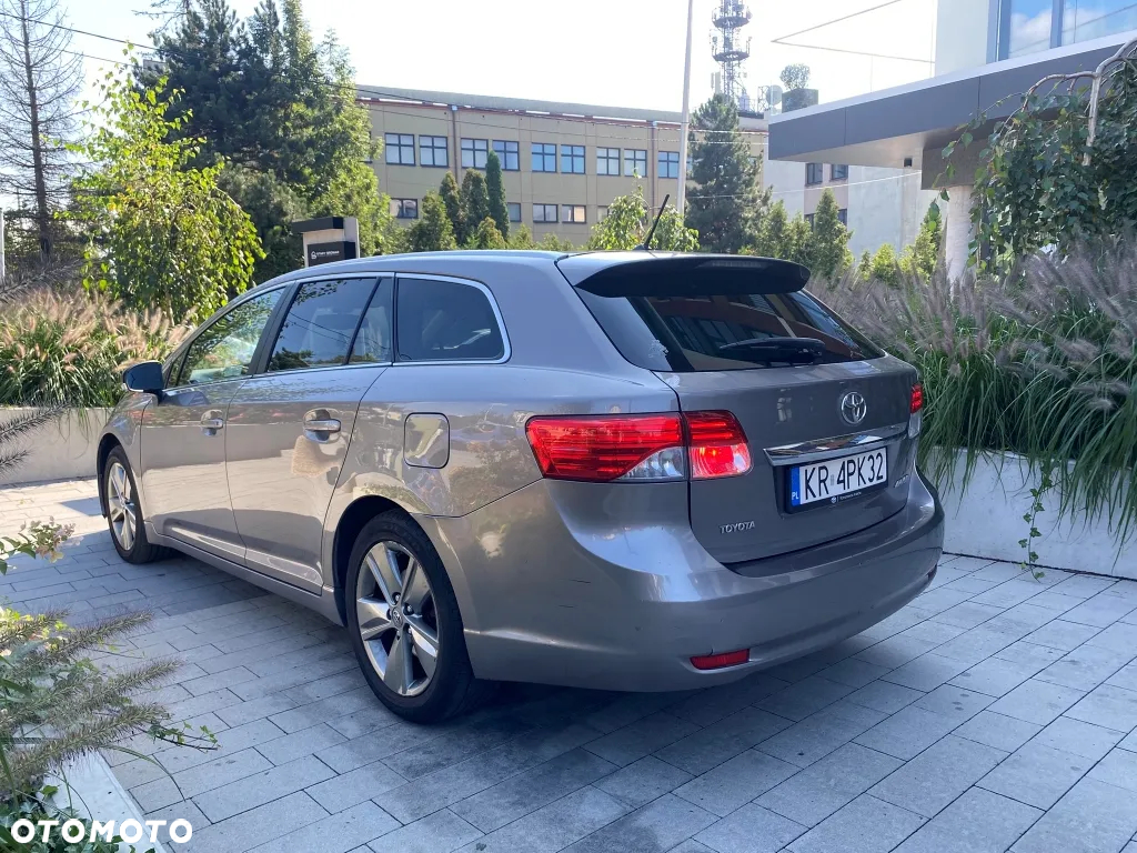 Toyota Avensis 2.0 D-4D Premium - 9