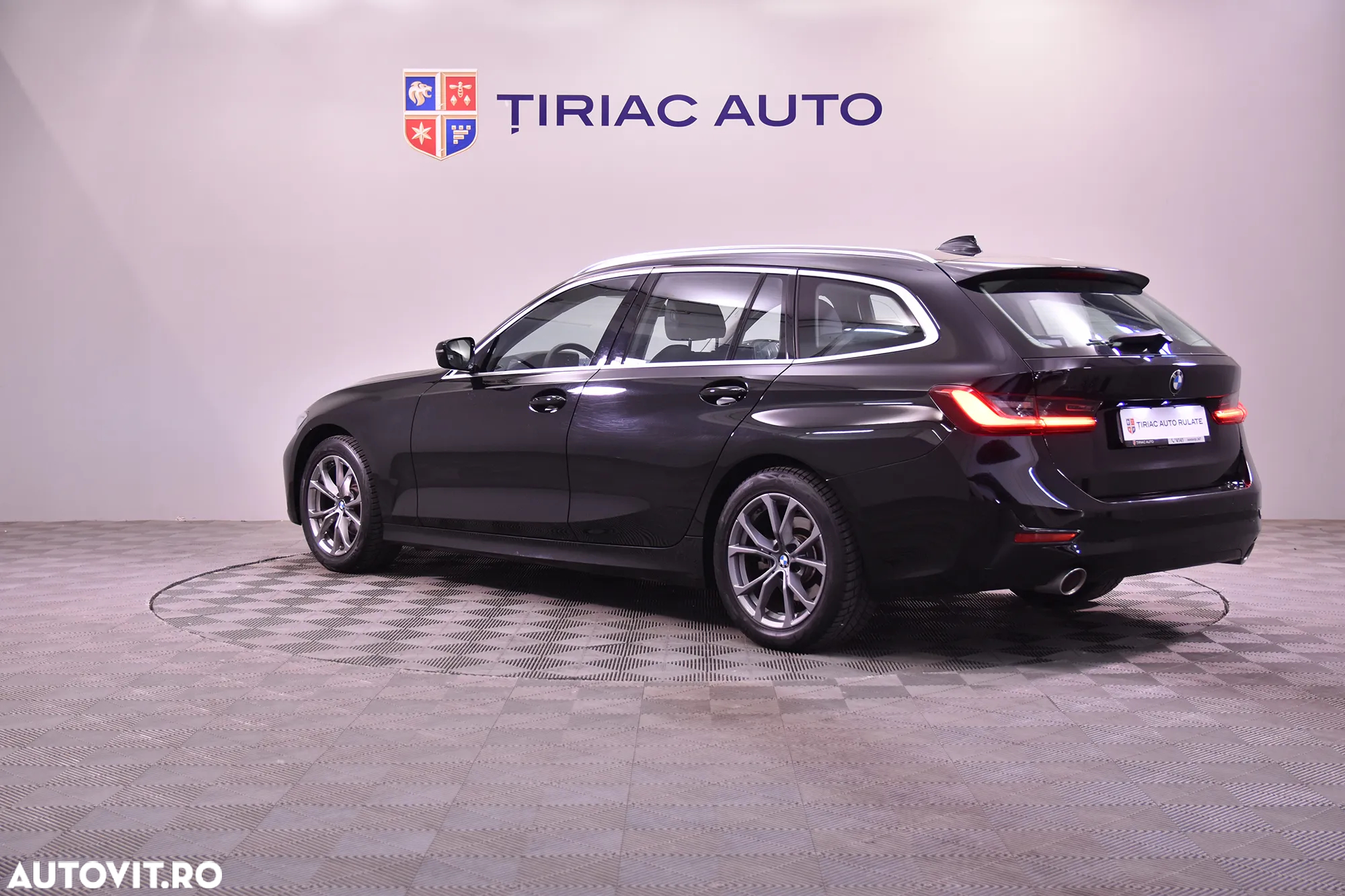 BMW Seria 3 318i Touring Aut. - 3