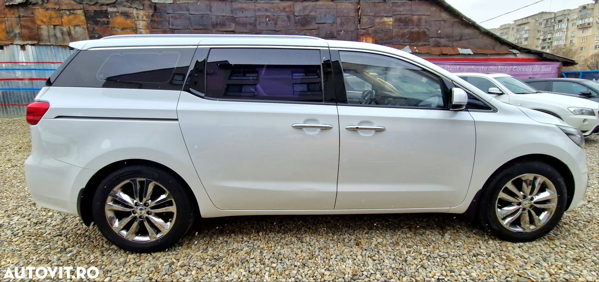 Kia Carnival - 7
