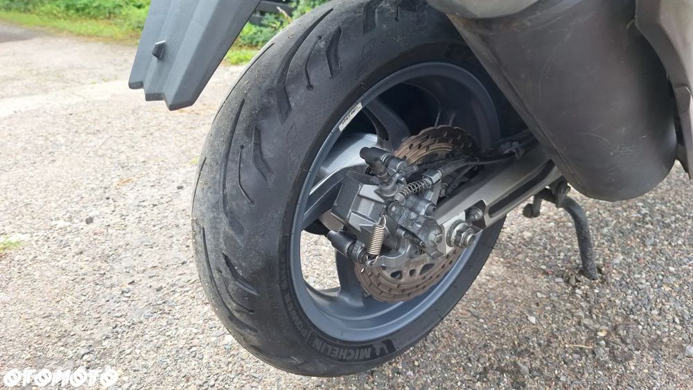Kymco AK 550 - 5