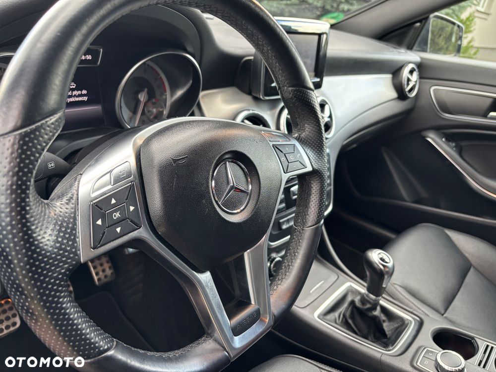 Mercedes-Benz CLA 180 AMG Line - 13
