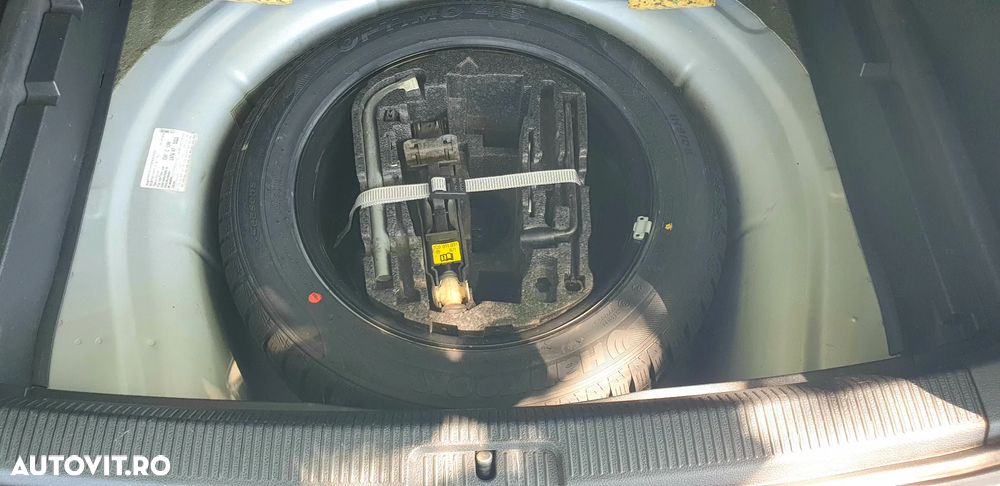 Volkswagen Golf 1.6 TDI DPF MATCH - 28