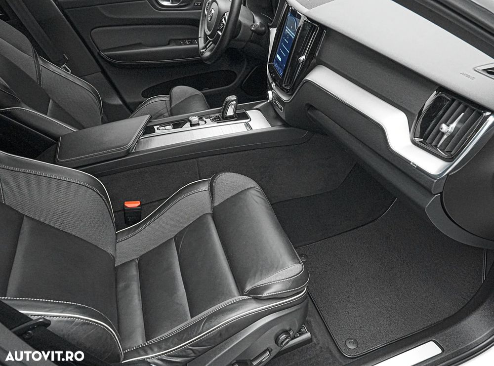 Volvo XC 60 Recharge T6 Twin Engine eAWD R-Design Expression - 14