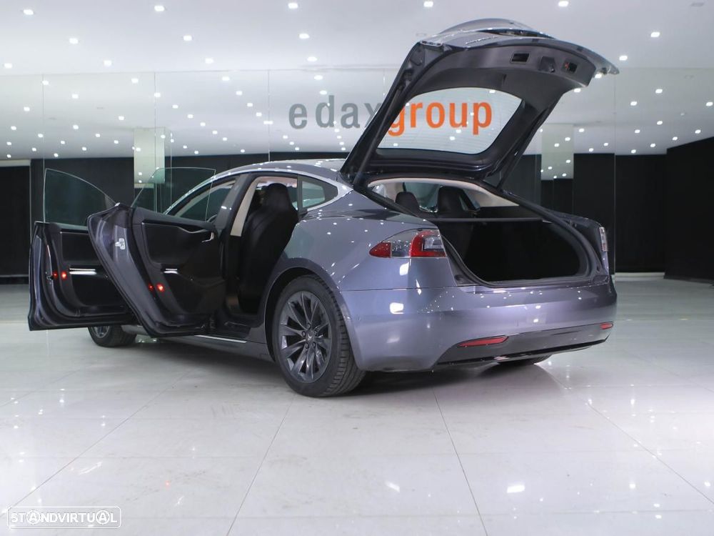 Tesla Model S - 6