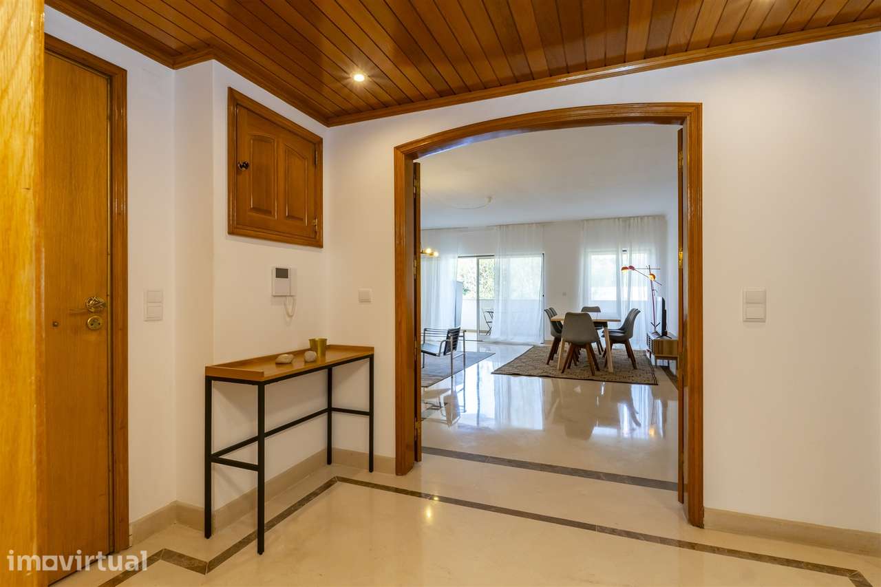 Apartamento com três quartos, varanda, terraço, box no Estoril - Grande imagem: 2/35