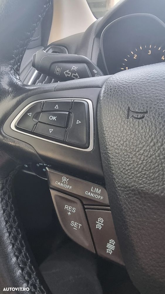 Ford Focus 1.5 TDCi Powershift Titanium - 10