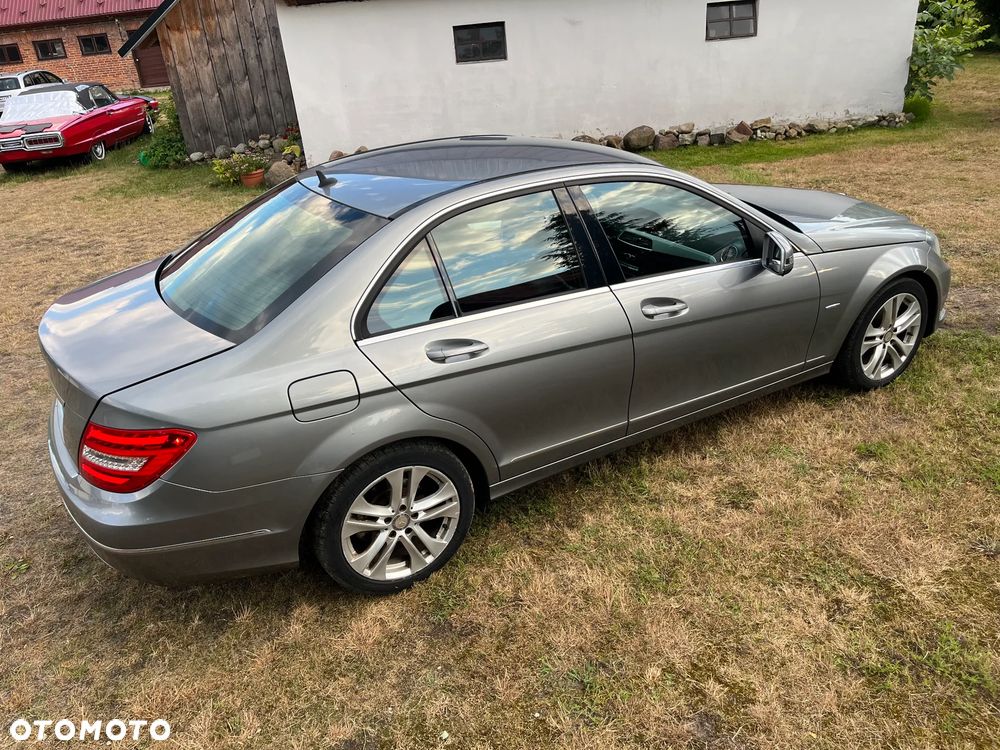Mercedes-Benz Klasa C 180 CGI BlueEFFICIENCY Avantgarde - 31