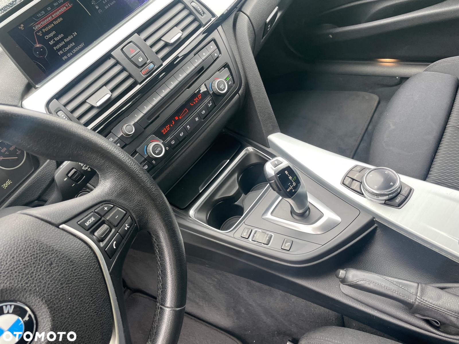 BMW Seria 3 318d Touring Blue Performance - 12