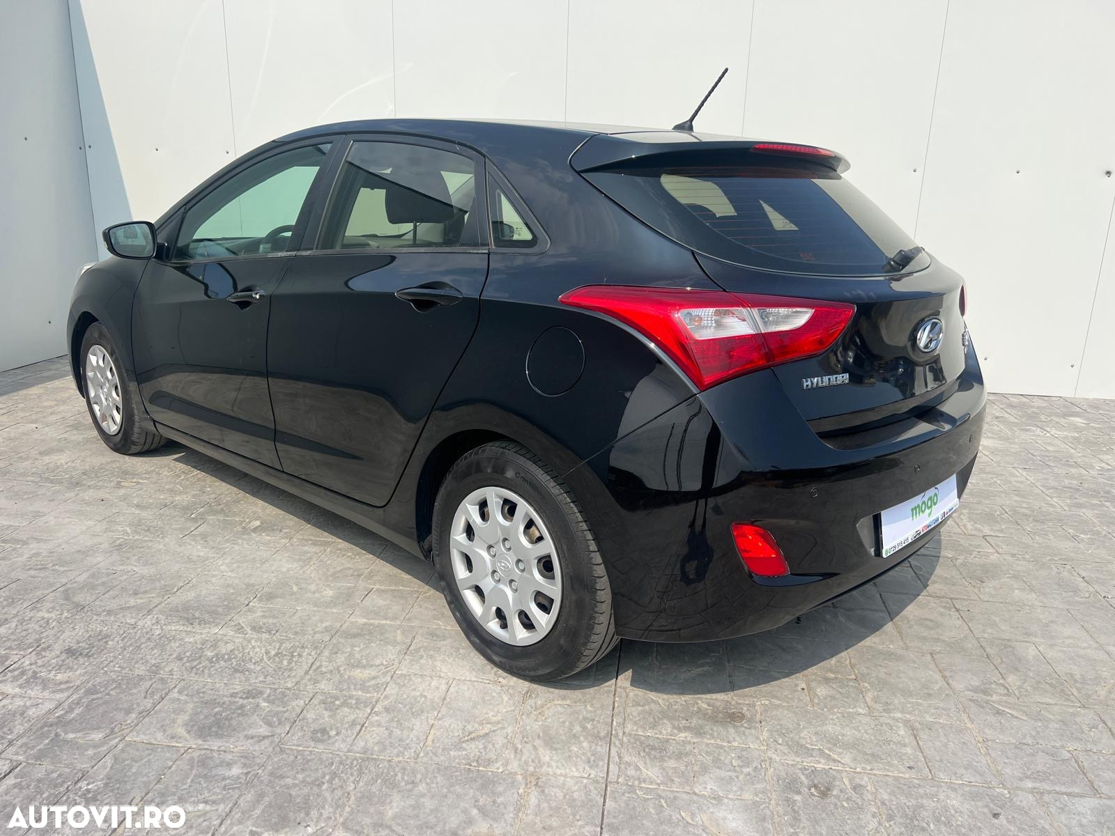 Hyundai i30 1.6 CRDI Automatik Trend - 4