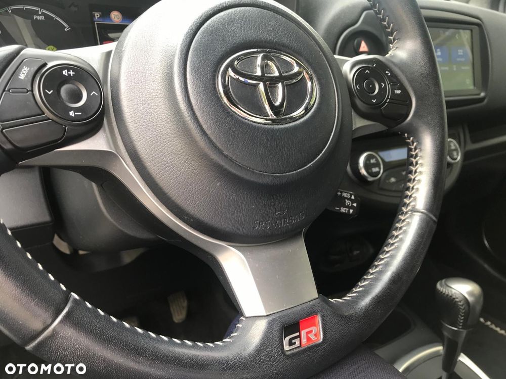 Toyota Yaris Hybrid 100 GR Sport - 8