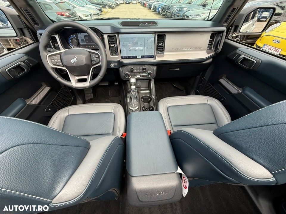 Ford Bronco - 10