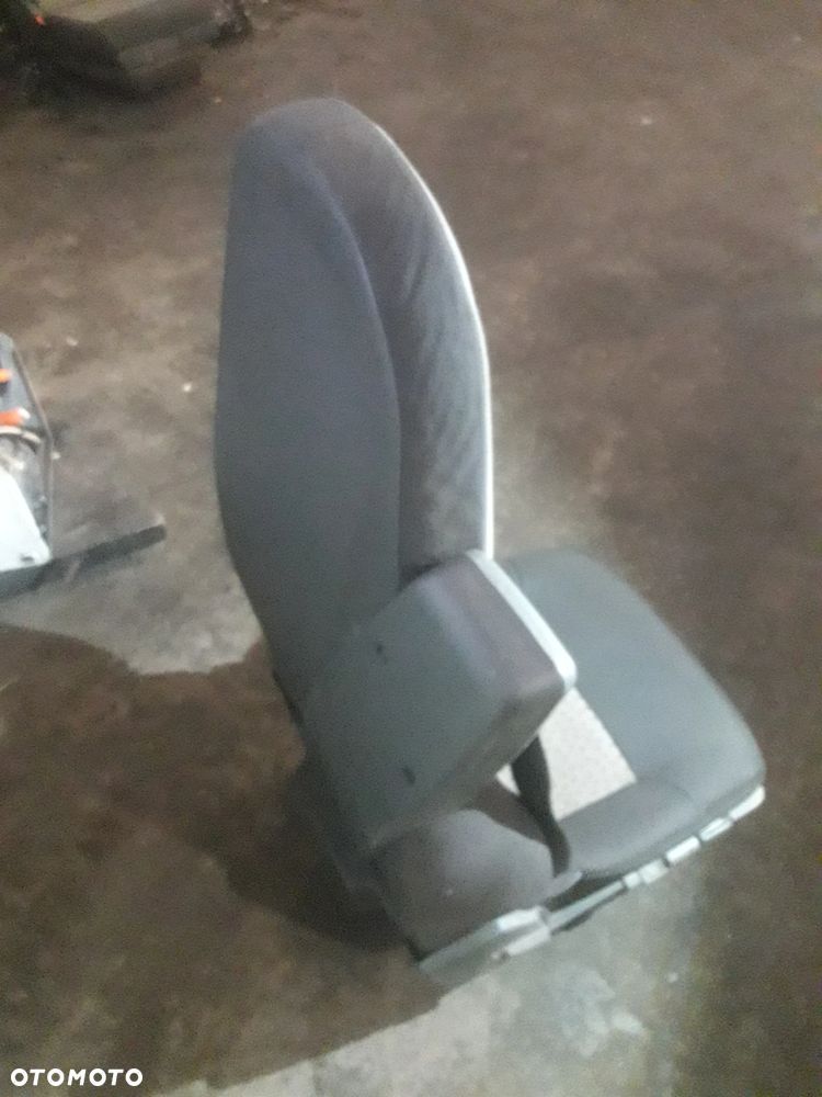 FOTEL PASAŻERA PNEUMATYCZNY RENAULT MIDLUM DXI - 4