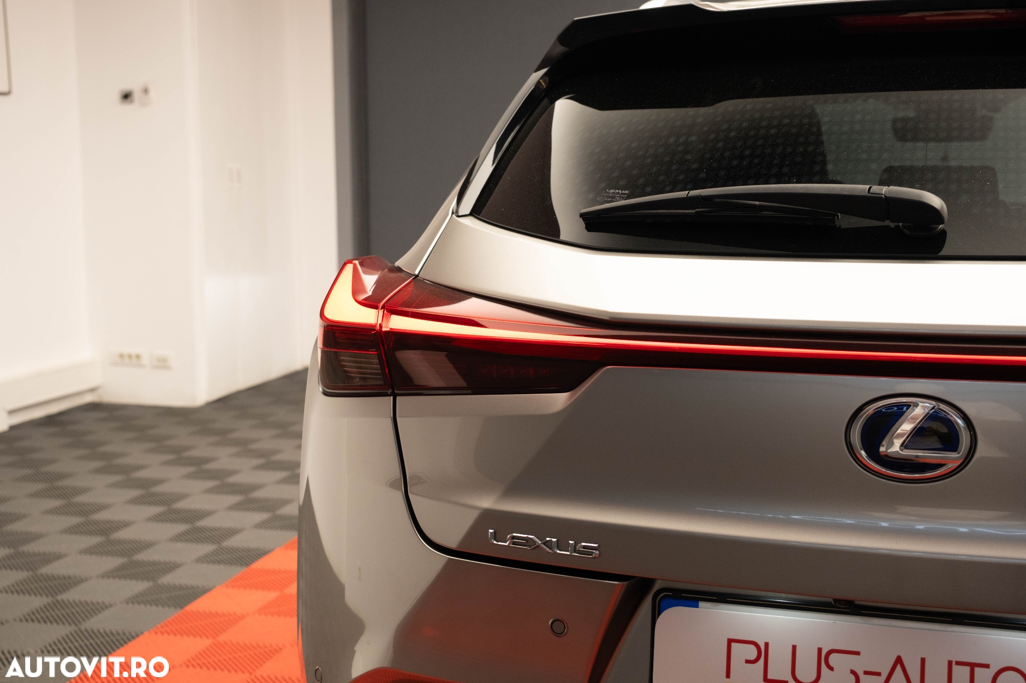Lexus UX 250h FWD Executive - 15