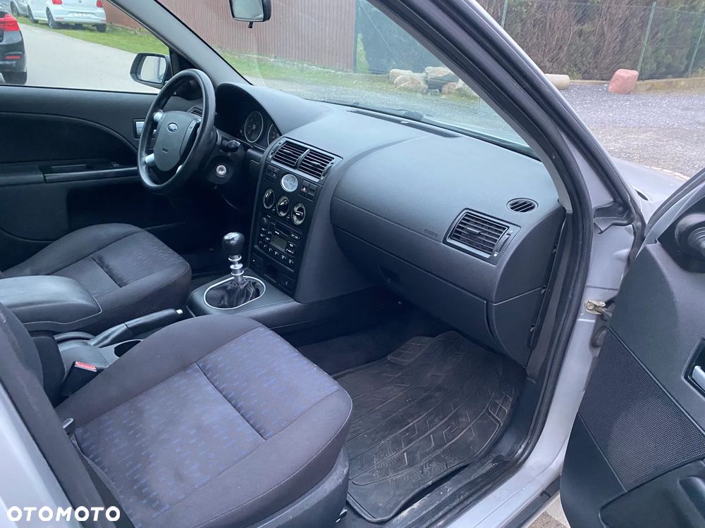 Ford Mondeo 1.8 Sport - 8