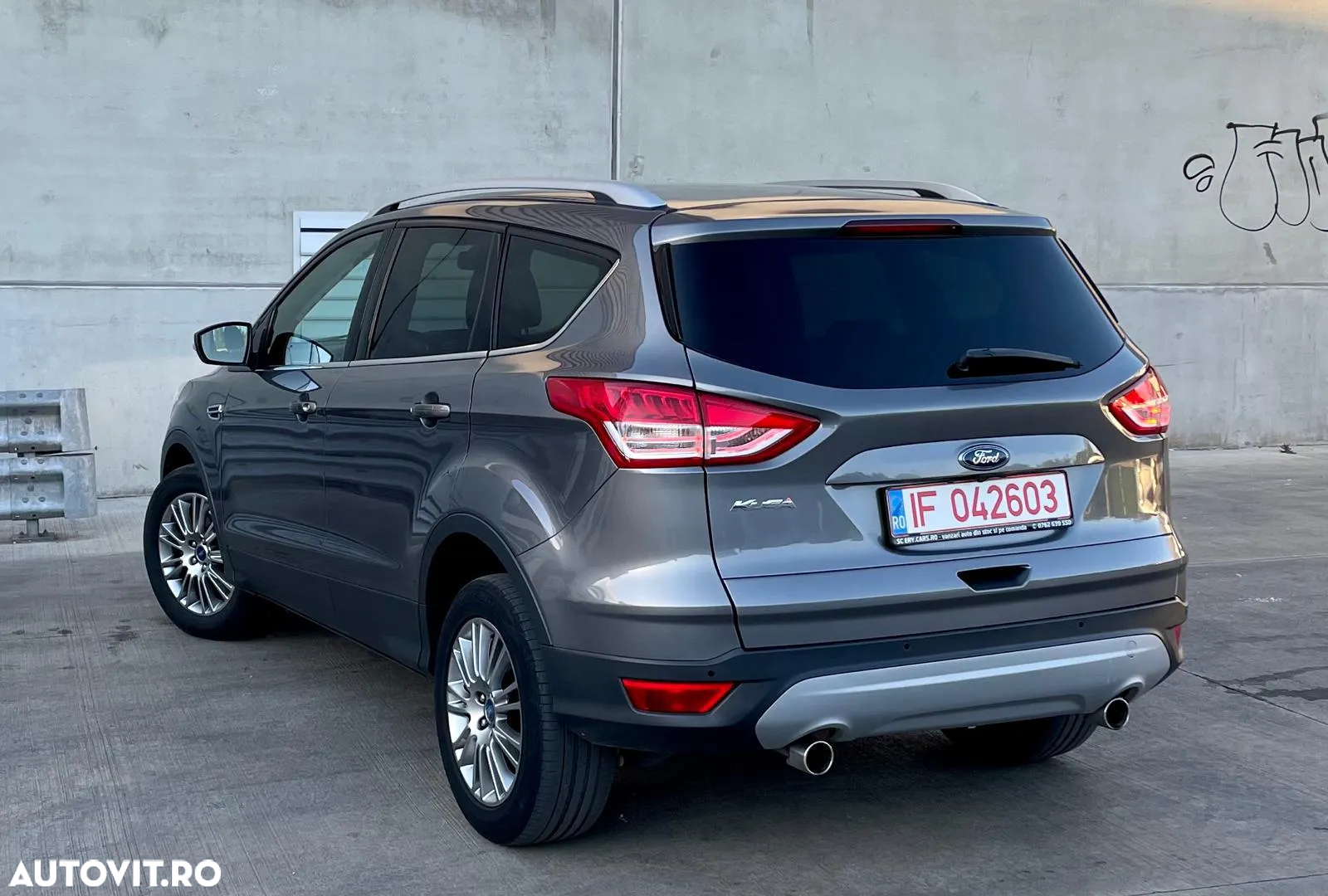 Ford Kuga 2.0 TDCi Powershift 4WD Titanium - 4