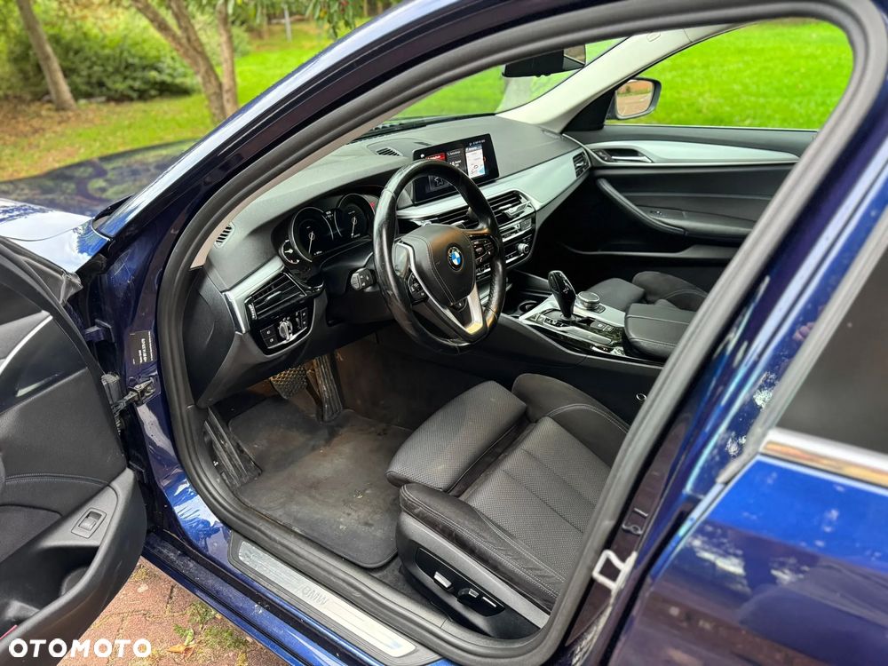 BMW Seria 5 530d xDrive Touring Sport Line - 19