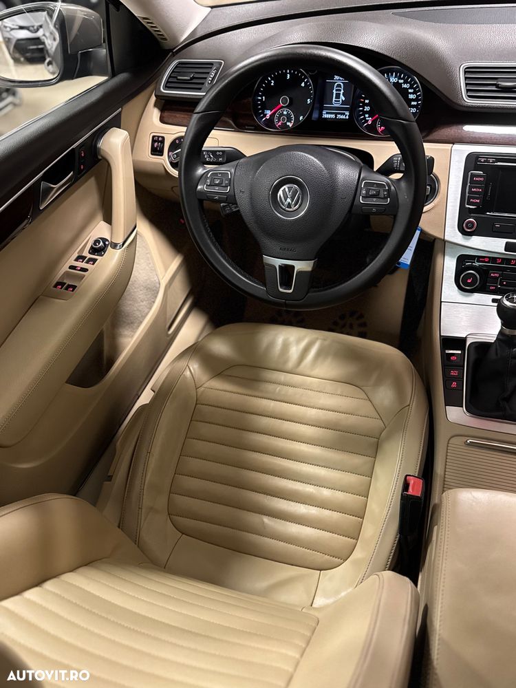 Volkswagen Passat 2.0 TDI Highline - 12