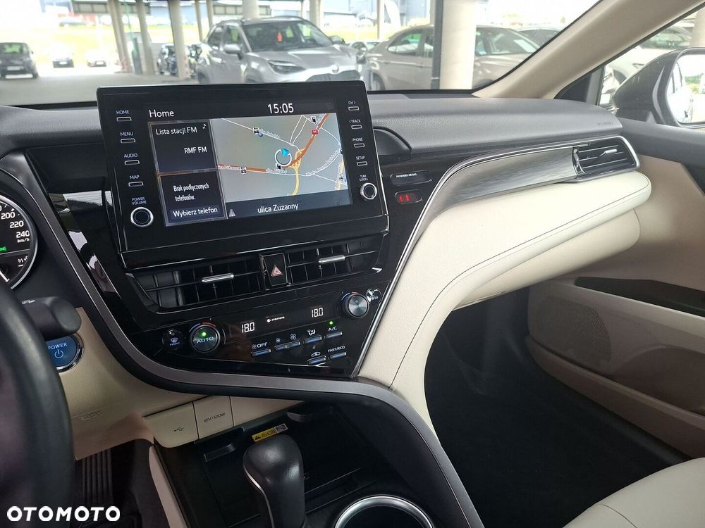 Toyota Camry - 18