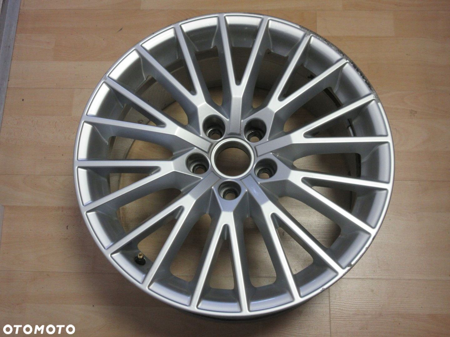 AUDI TT felga aluminiowa 18 cali 8S0601025D ET50 - 1