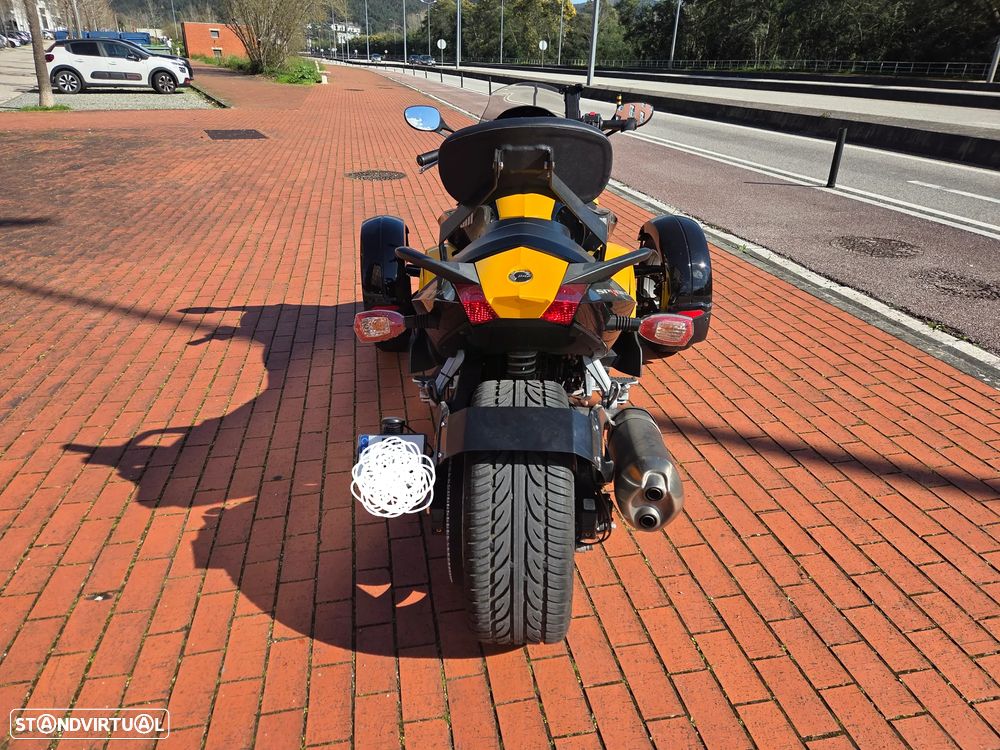 Can-Am Spyder F3 - 3