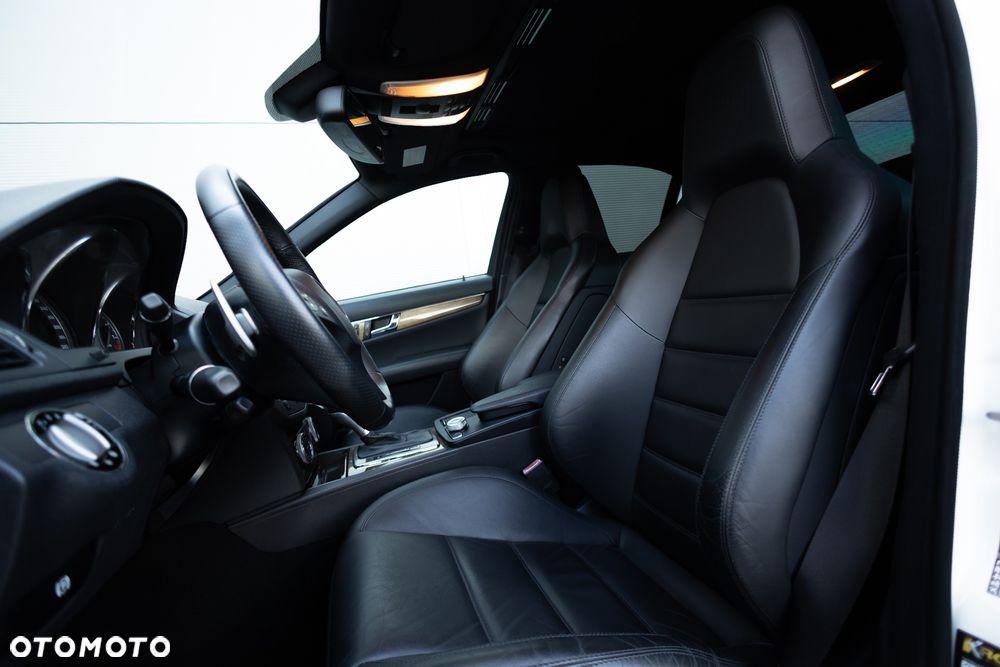 Mercedes-Benz Klasa C 63 AMG 7G-TRONIC - 17