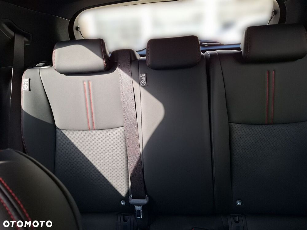 Lexus LBX 1.5 Hybrid Emotion - 38