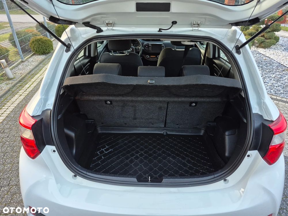 Toyota Yaris Hybrid 100 Business Edition - 11