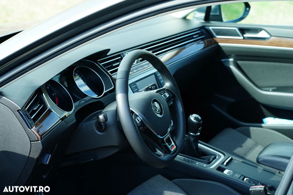 Volkswagen Passat 2.0 TDI Comfortline - 8