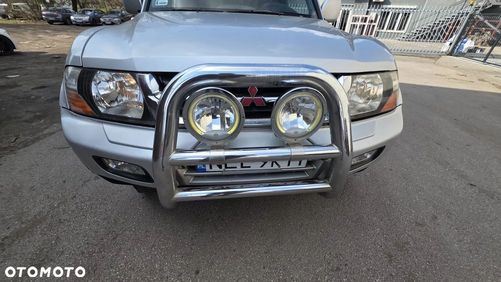 Mitsubishi Pajero - 16