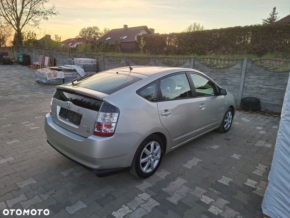 Toyota Prius 1.5 VVT-i Sol - 2