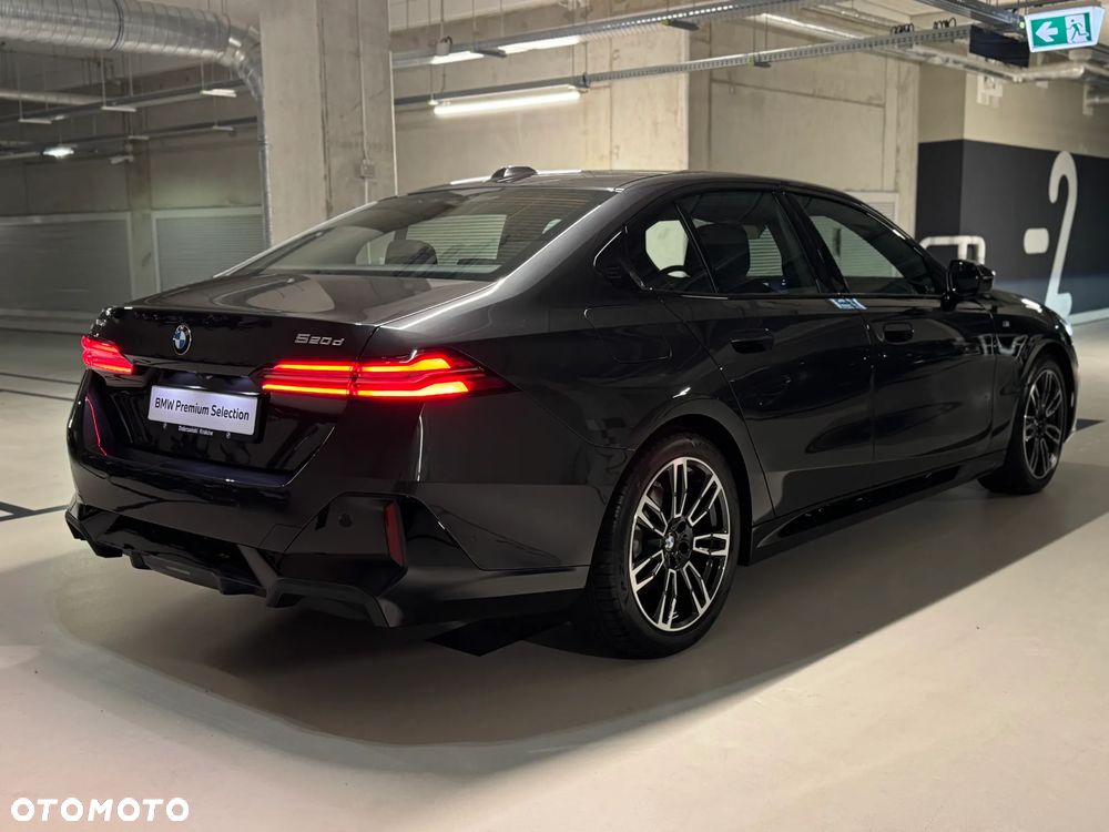 BMW Seria 5 520d xDrive mHEV M Sport - 32