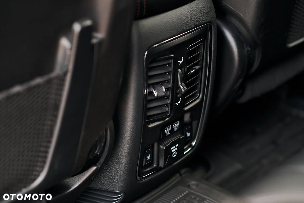 Jeep Grand Cherokee - 30