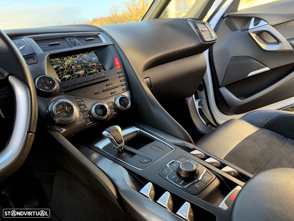 Citroën DS5 e-HDi 115 EGS6 SoChic - 42