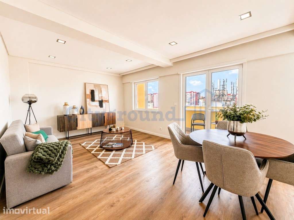 Apartamento T3 com varanda em reabilitação - Benfica - Grande imagem: 3/24