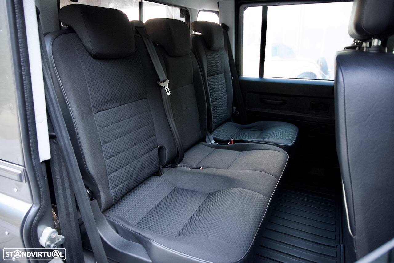 Land Rover Defender 110 SW 2.4 CRD S - 30