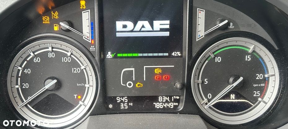 DAF XF460 SPACE CAB AUTOMAT FULLSPOJLERY KLIMA WEBASTO 2xALUTANK LODÓWKA 768000km FULLSERWIS DAF EURO 6 2017r ŁADNY - 12