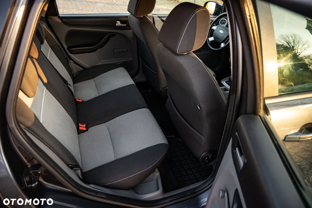 Ford Focus 1.6 Trend + - 14