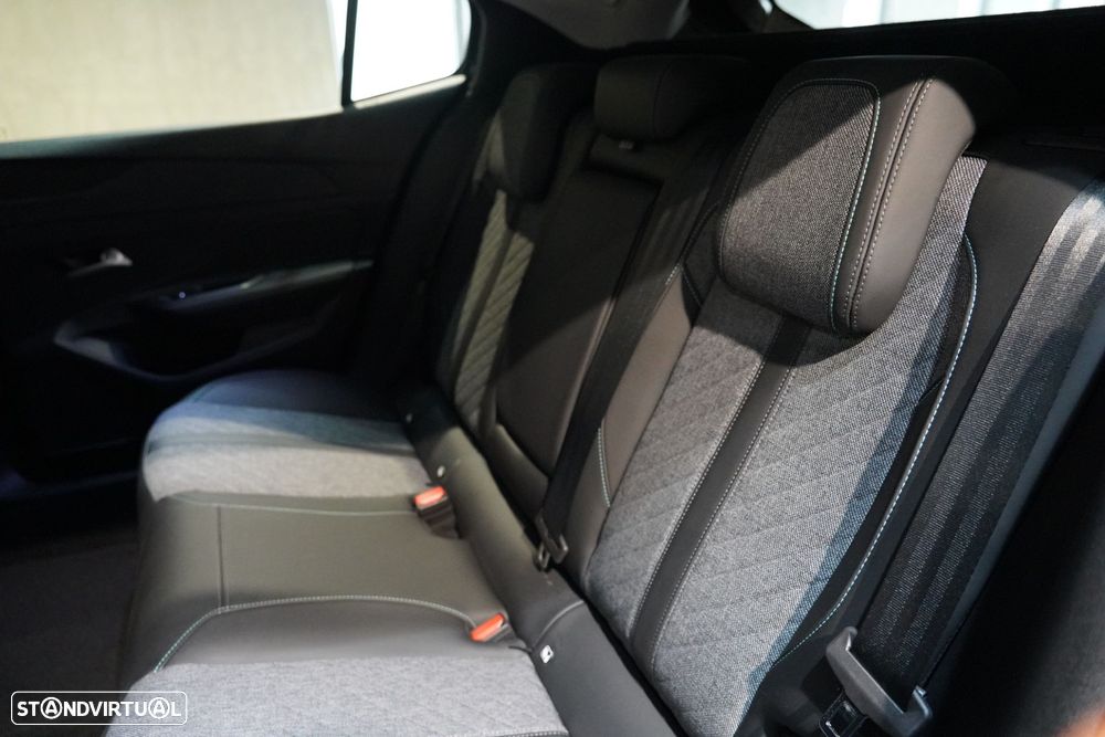 Peugeot 408 1.2 PureTech Allure EAT8 - 30