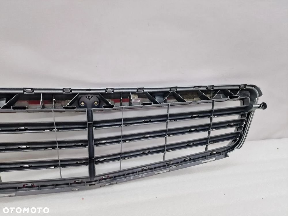 MERCEDES C-KLASSA W204 06- ATRAPA / GRILL PRZEDNI PRZÓD ŁADNY , NR A2048800323 , NR AUKCJI GL323 - 20