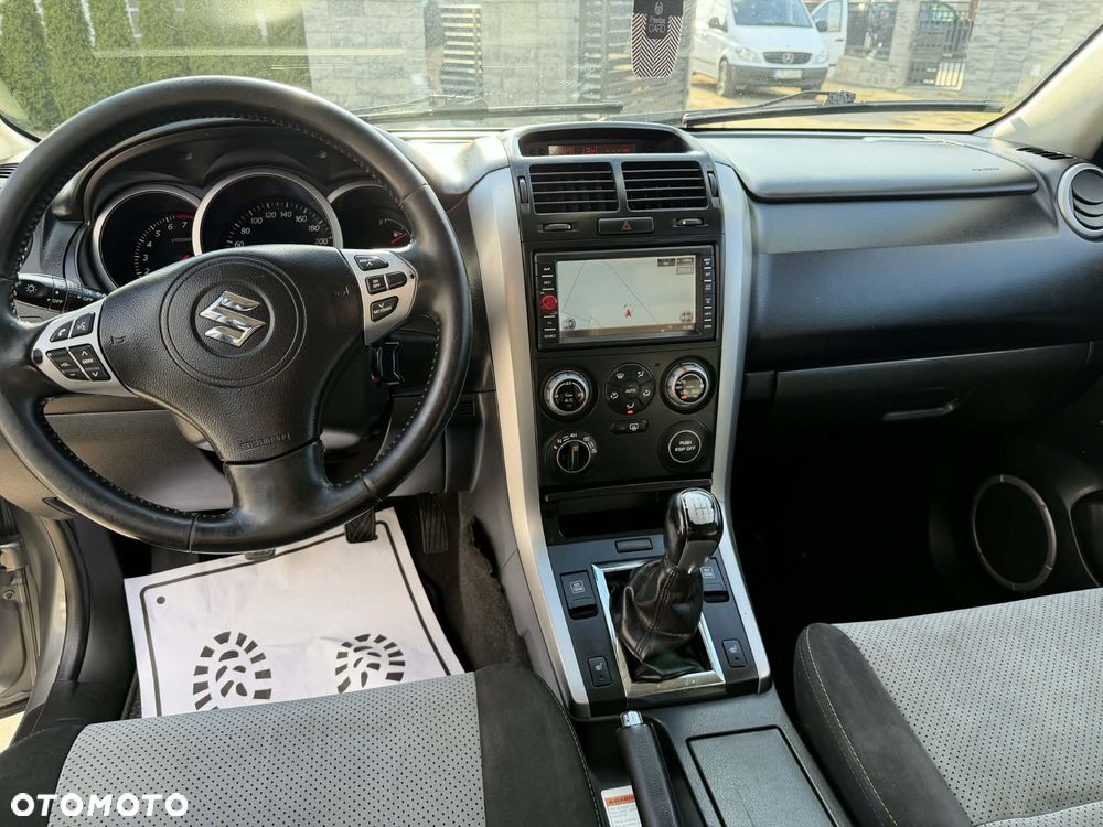 Suzuki Grand Vitara 2.0 Comfort Limited - 27
