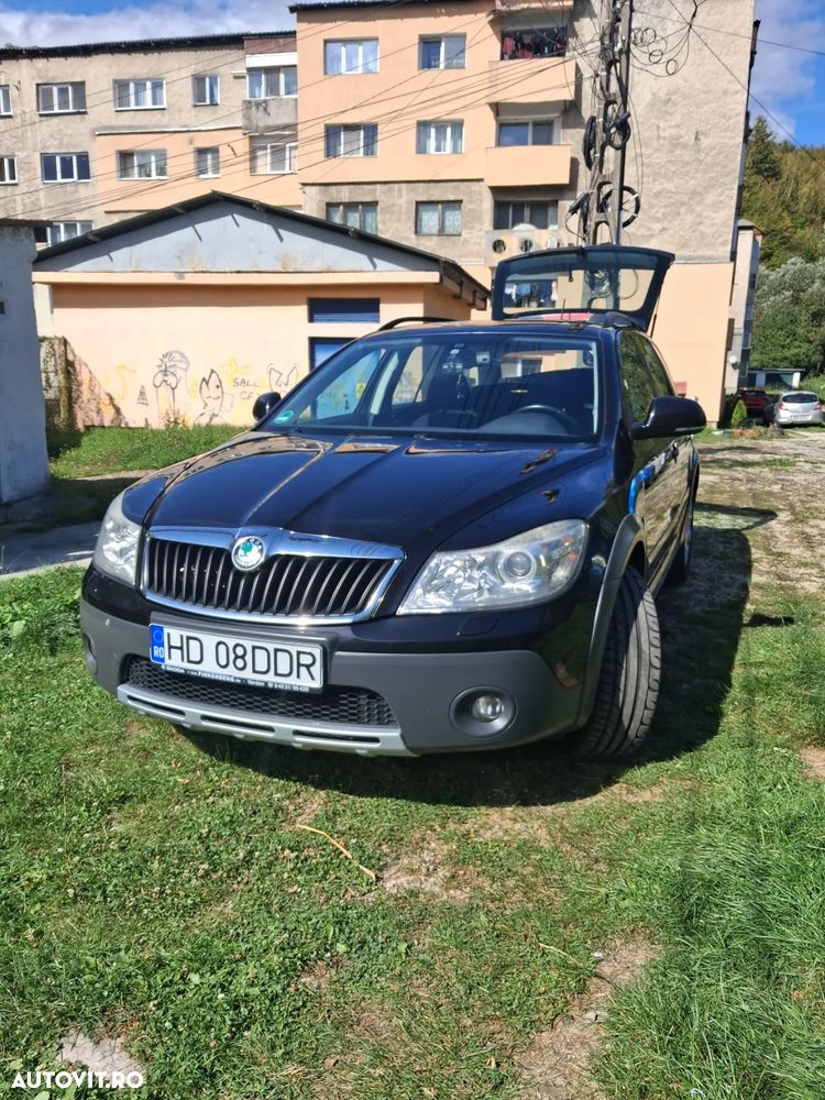 Skoda Octavia Combi 2.0 TDI DPF 4x4 DSG Scout - 1