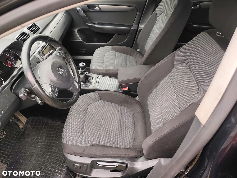 Volkswagen Passat 2.0 TDI BlueMotion Technology Exclusive - 10