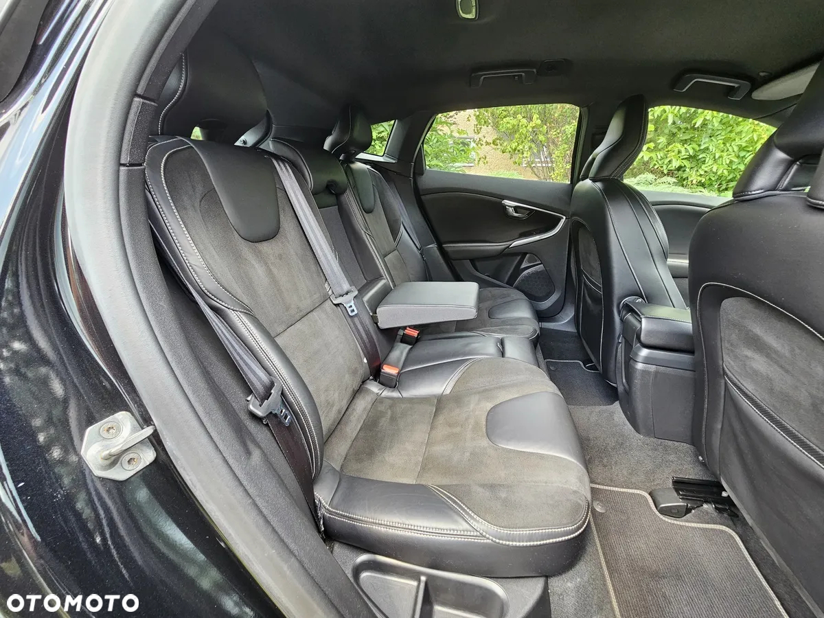 Volvo V40 D2 R-Design - 14