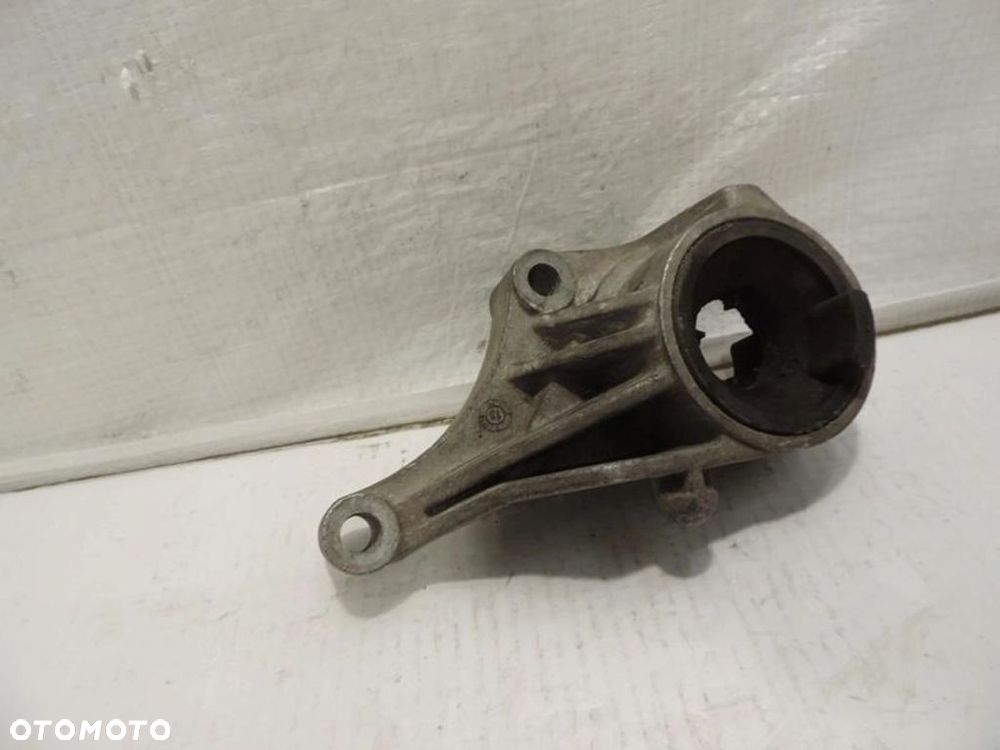 PODUSZKA ŁAPA SILNIKA OPEL MERIVA A 1,4 1,6 24416545 - 2