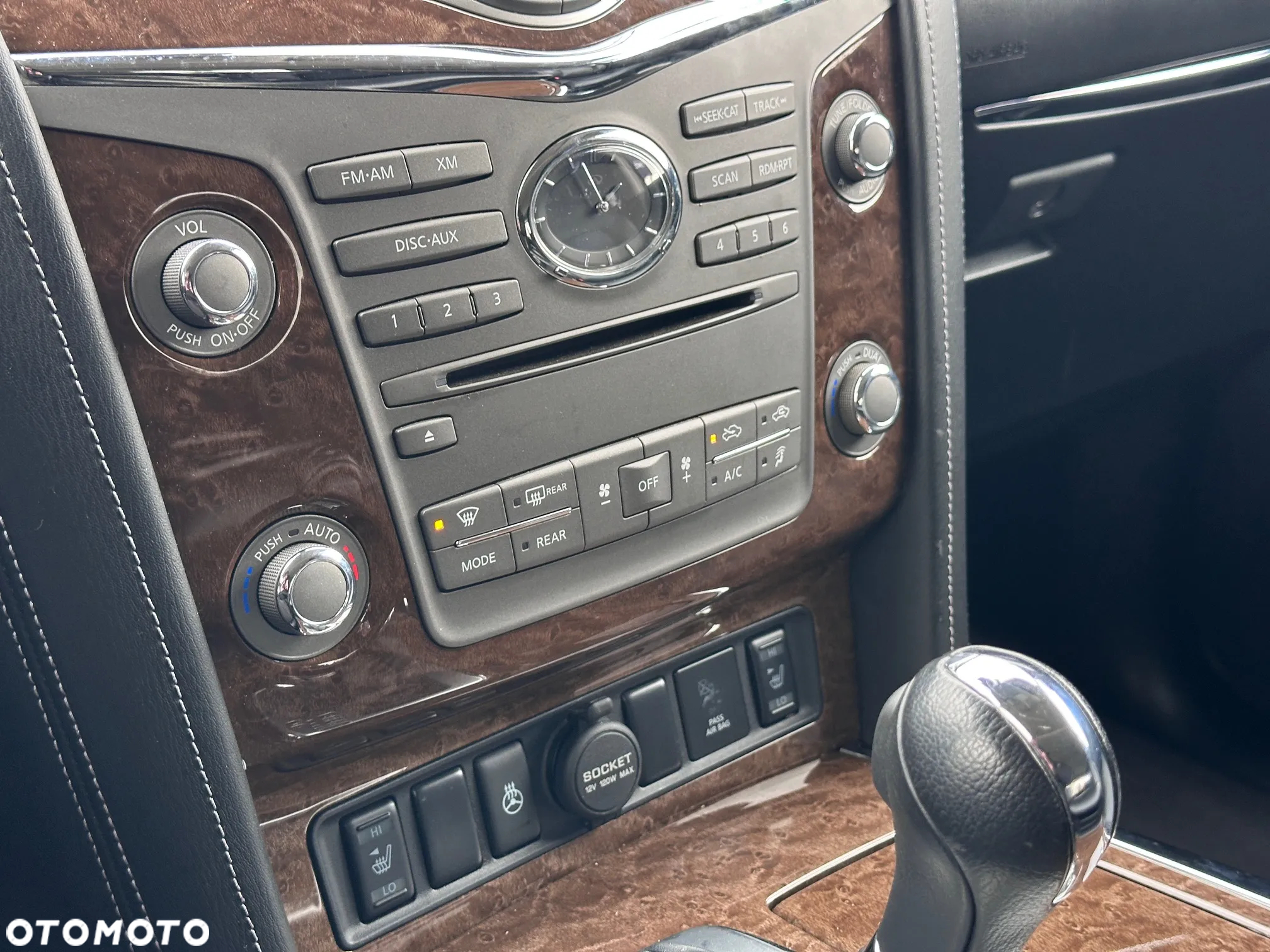 Infiniti QX80 - 25