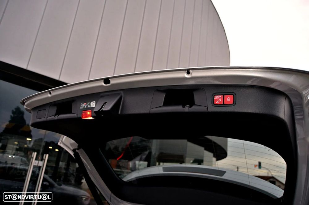 Mercedes-Benz GLA 250 e AMG Line - 47